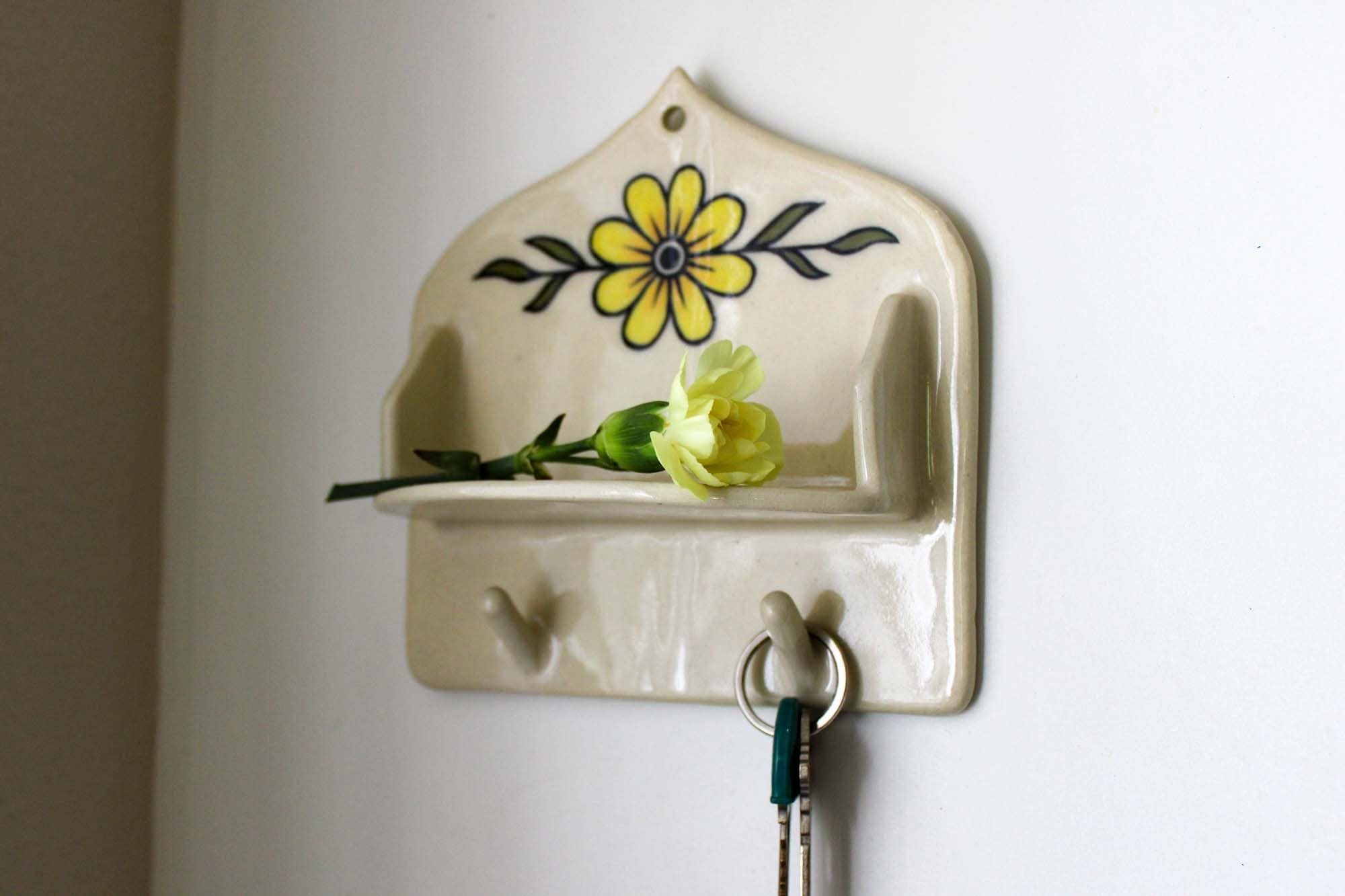 Hand painted Ceramic Key Hanger for Wall, Ceramic Hanging Alter